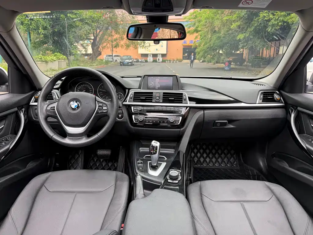 BMW 3 Series 2017 — фото 11