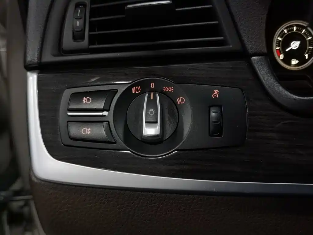 BMW 5 Series 2015 — фото 21