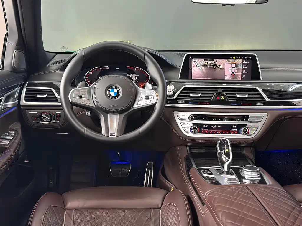 BMW 7 Series 2019 — фото 11
