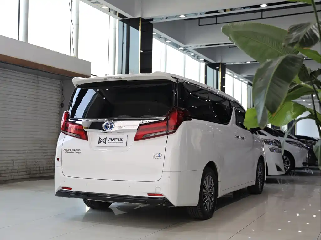 Toyota Alphard 2022 — фото 21
