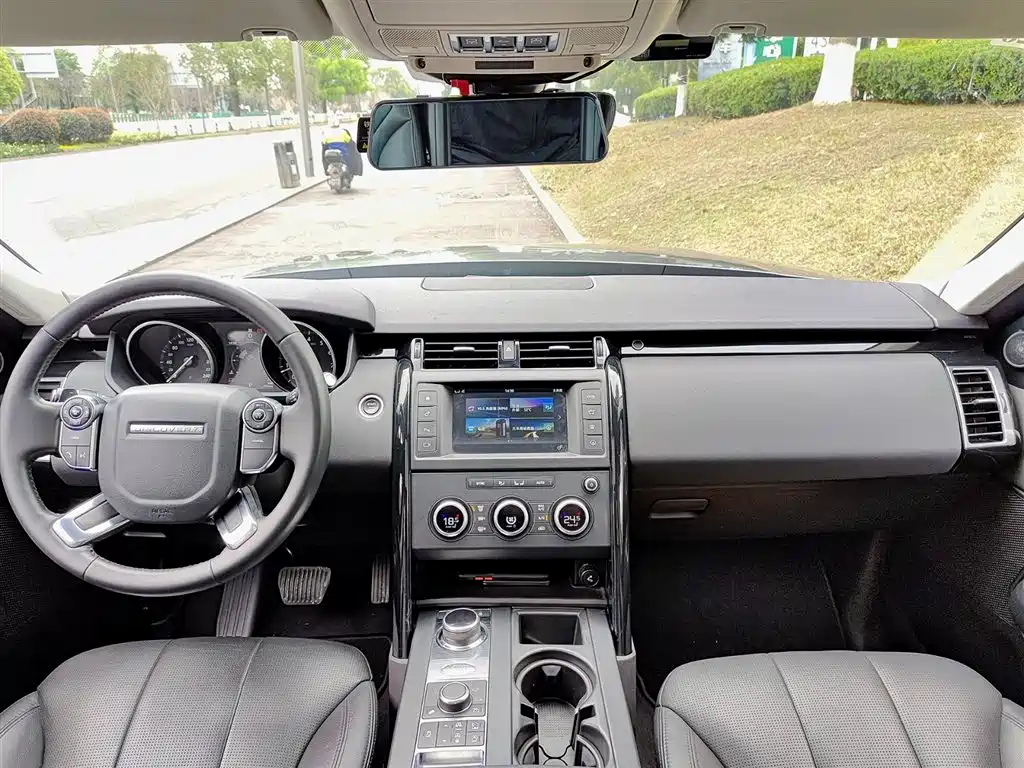 Land Rover Discovery 2018 — фото 10