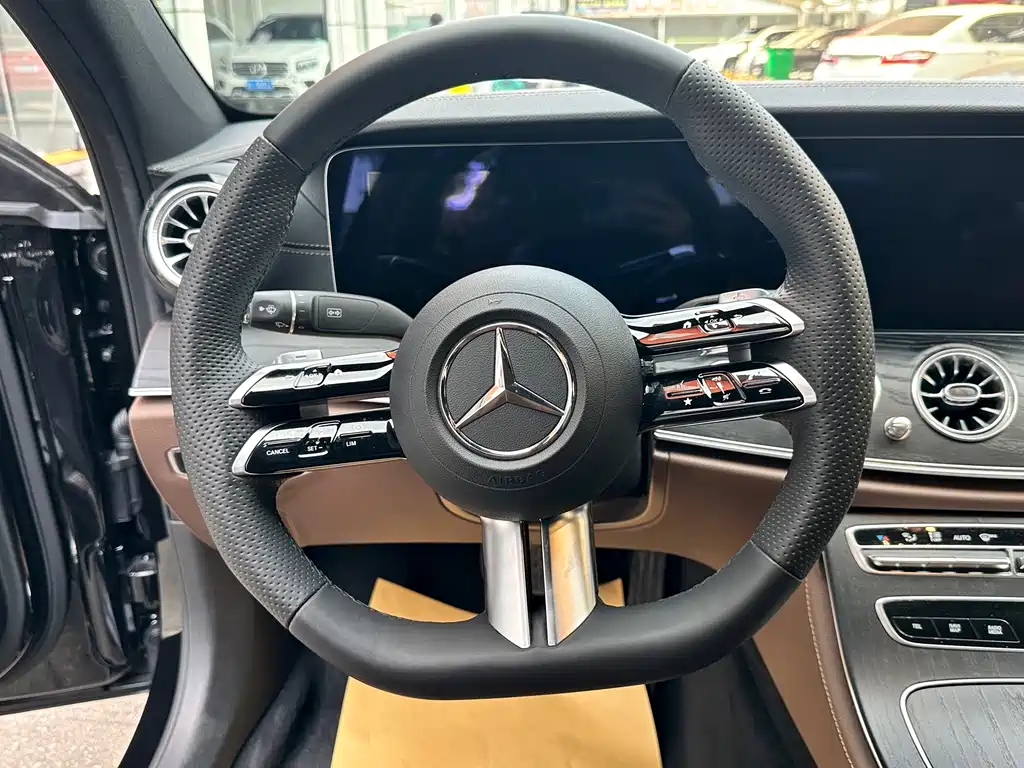 Mercedes-Benz E-Class 2023 — фото 12
