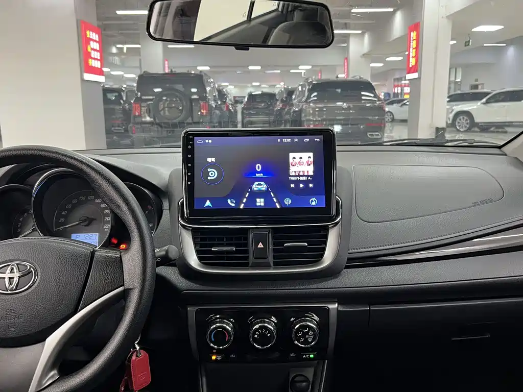 Toyota Yaris L 2020 — фото 11