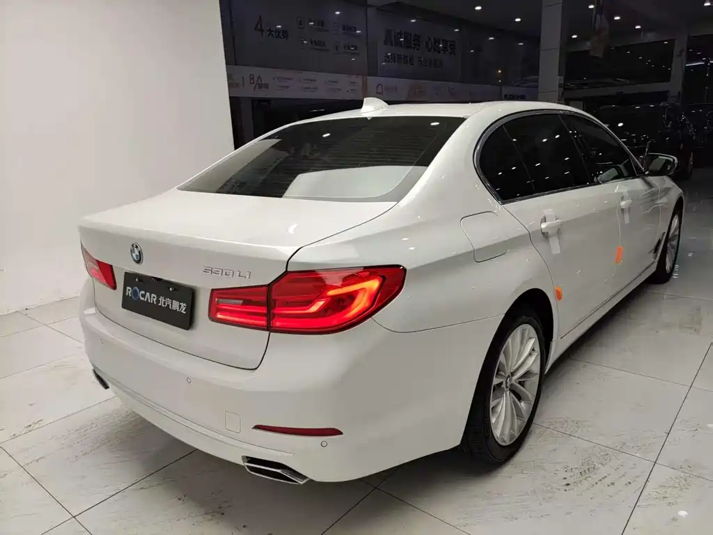 BMW 5 Series 2019 — фото 31