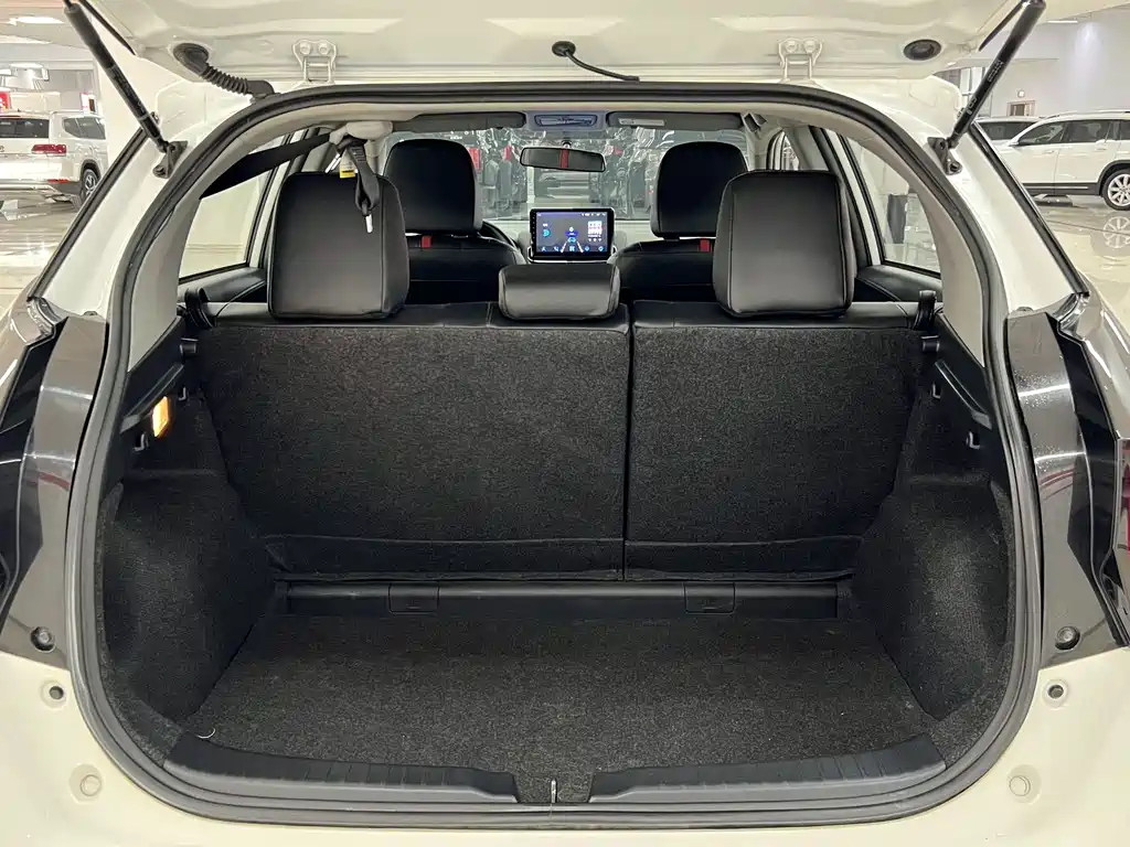 Toyota Yaris L 2020 — фото 17