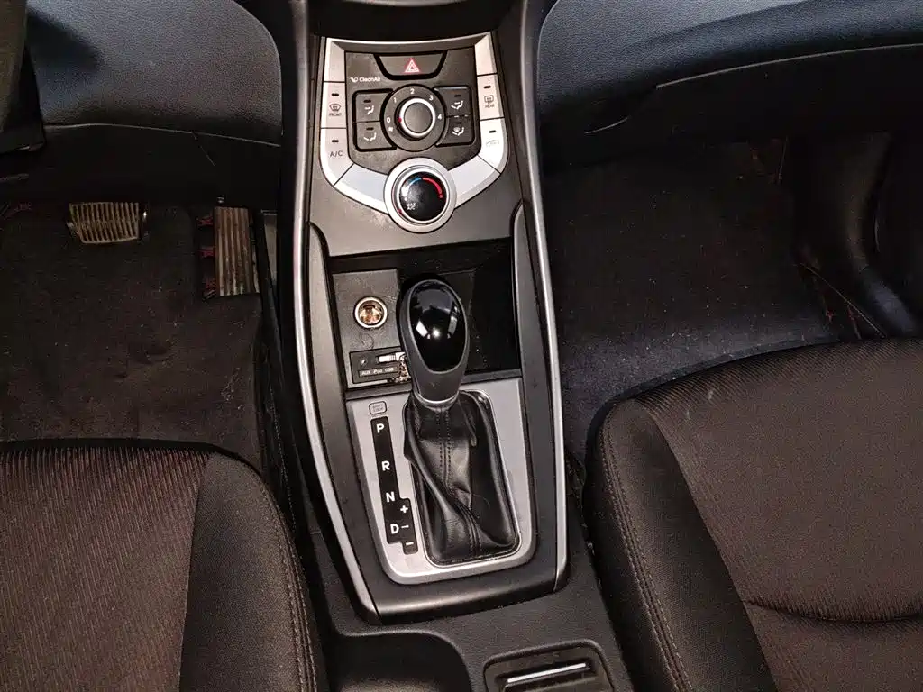 Hyundai Elantra Langdong 2017 — фото 12