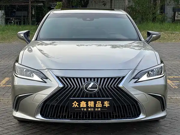 Lexus ES 2020