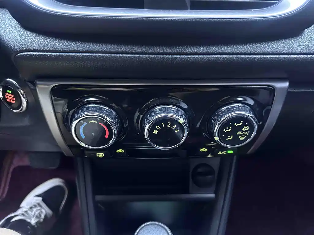 Toyota Yaris L 2022 — фото 13
