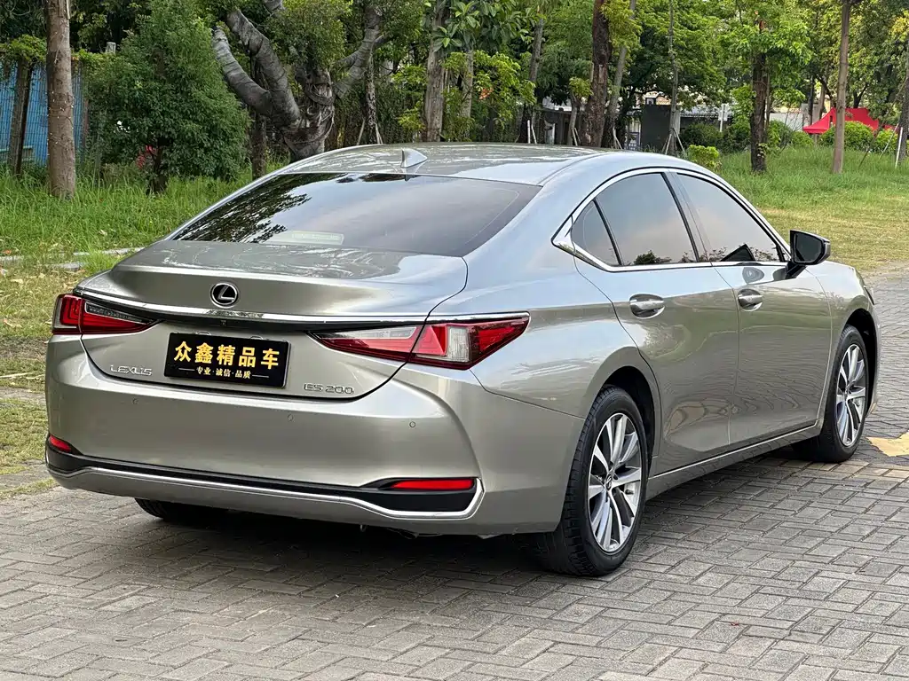 Lexus ES 2020 — фото 15