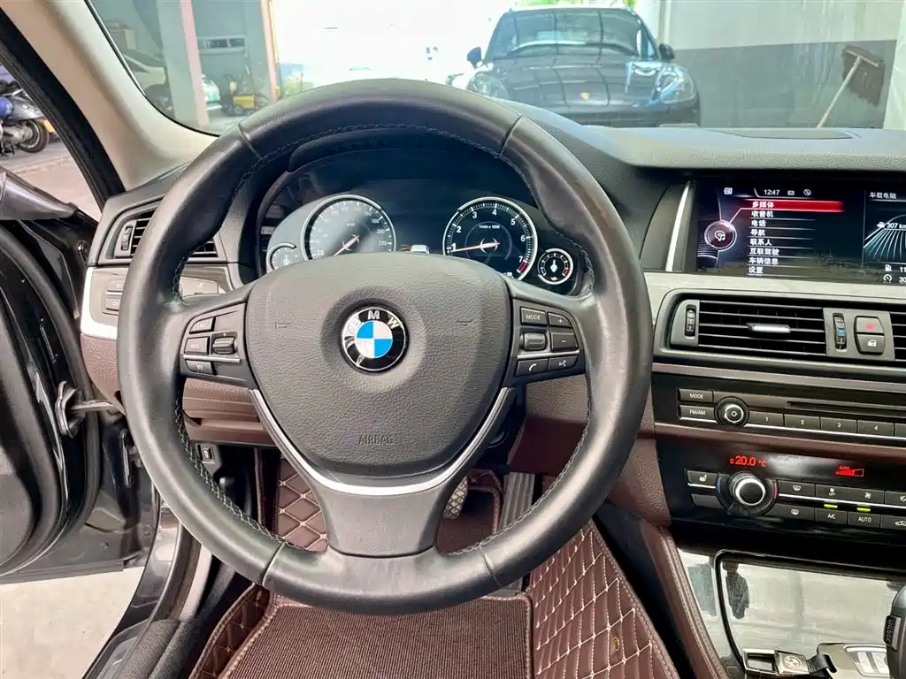 BMW 5 Series 2016 — фото 13