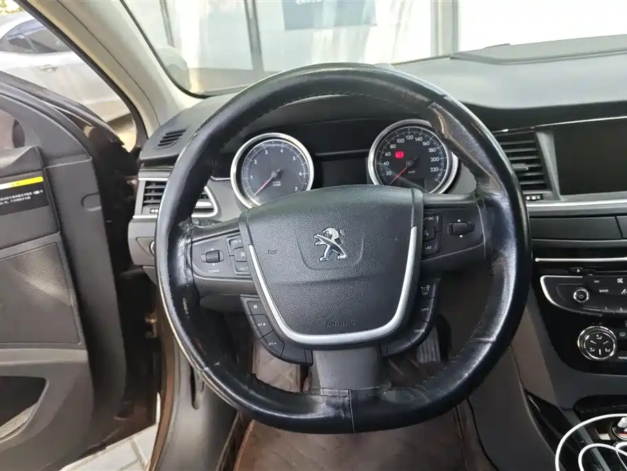 Peugeot 508 2015 — фото 15