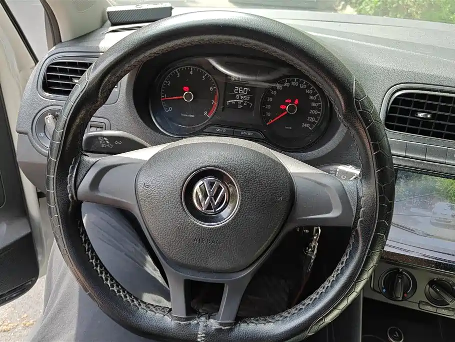 Volkswagen Polo 2015 — фото 15