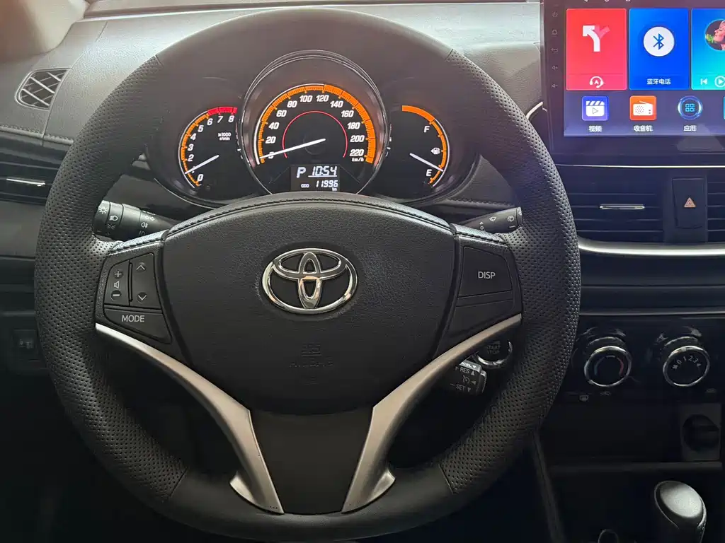 Toyota Yaris L 2023