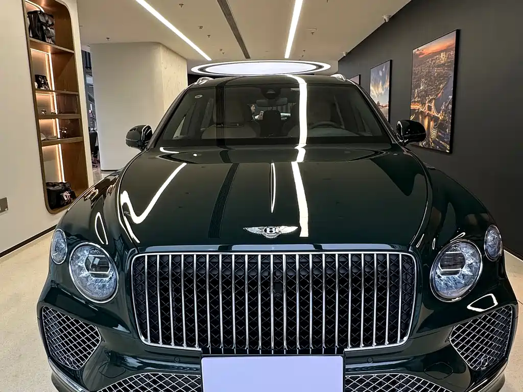 Bentley Bentayga — фото 1