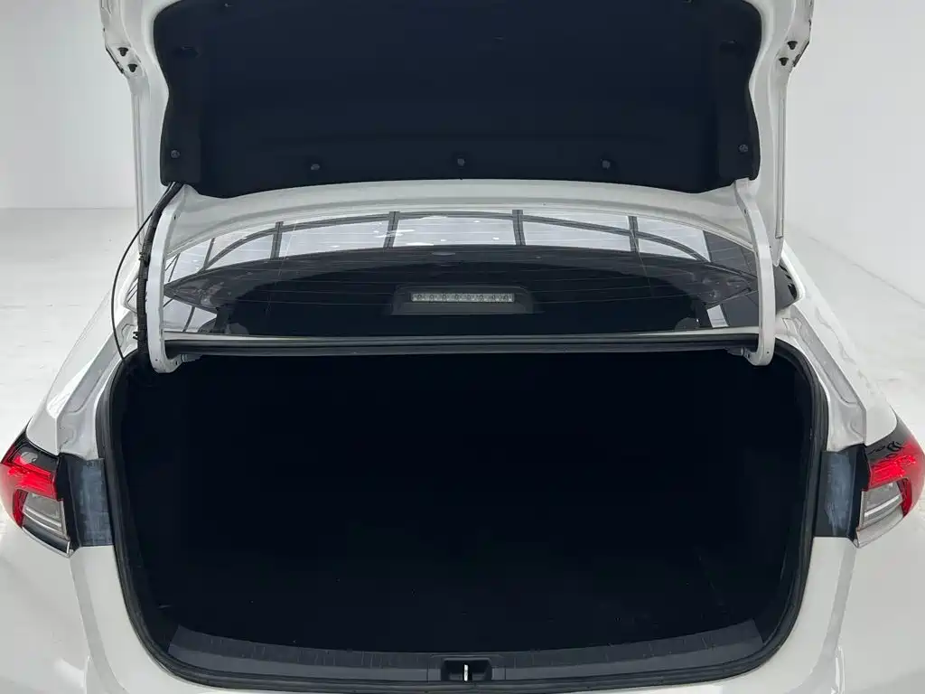 Toyota Corolla 2022 — фото 12