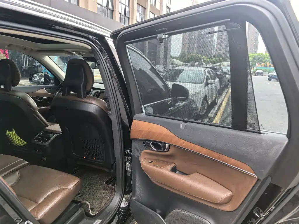 Volvo XC90 2020 — фото 13