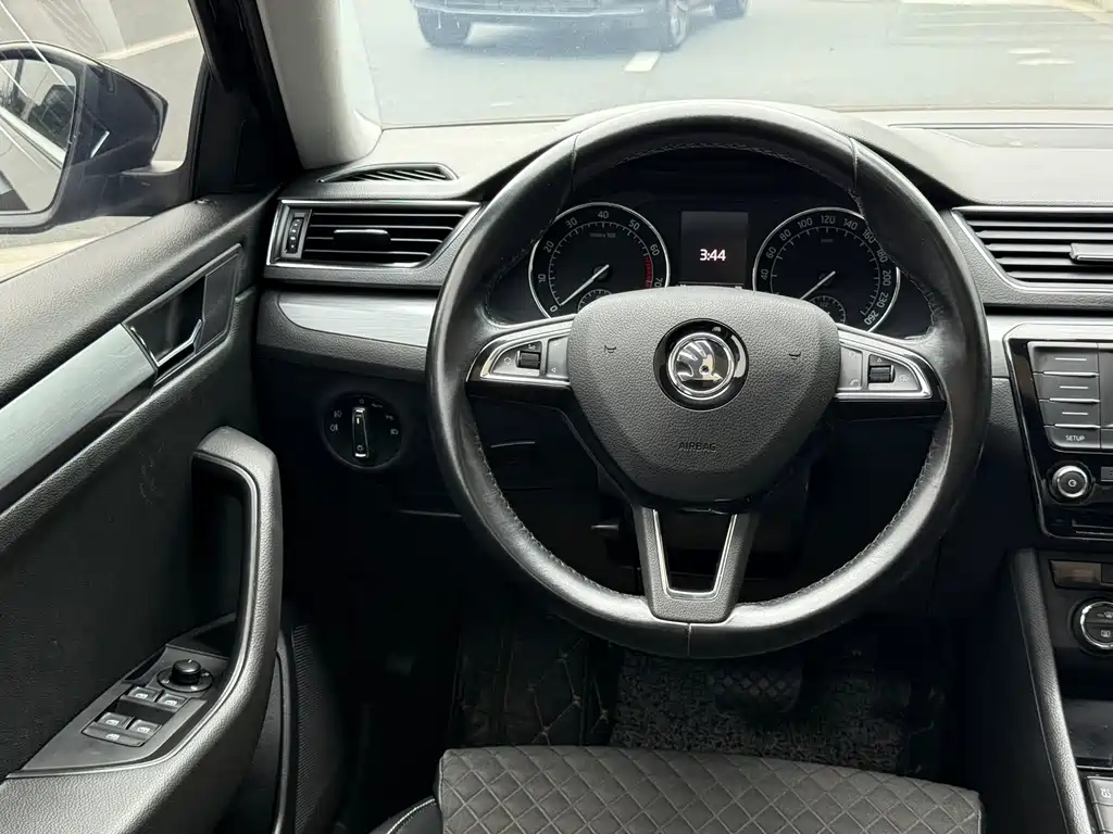 Skoda Speedy 2017 — фото 19
