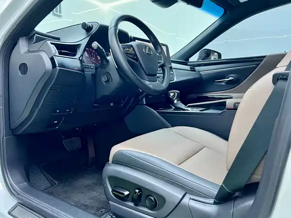 Lexus ES 2023