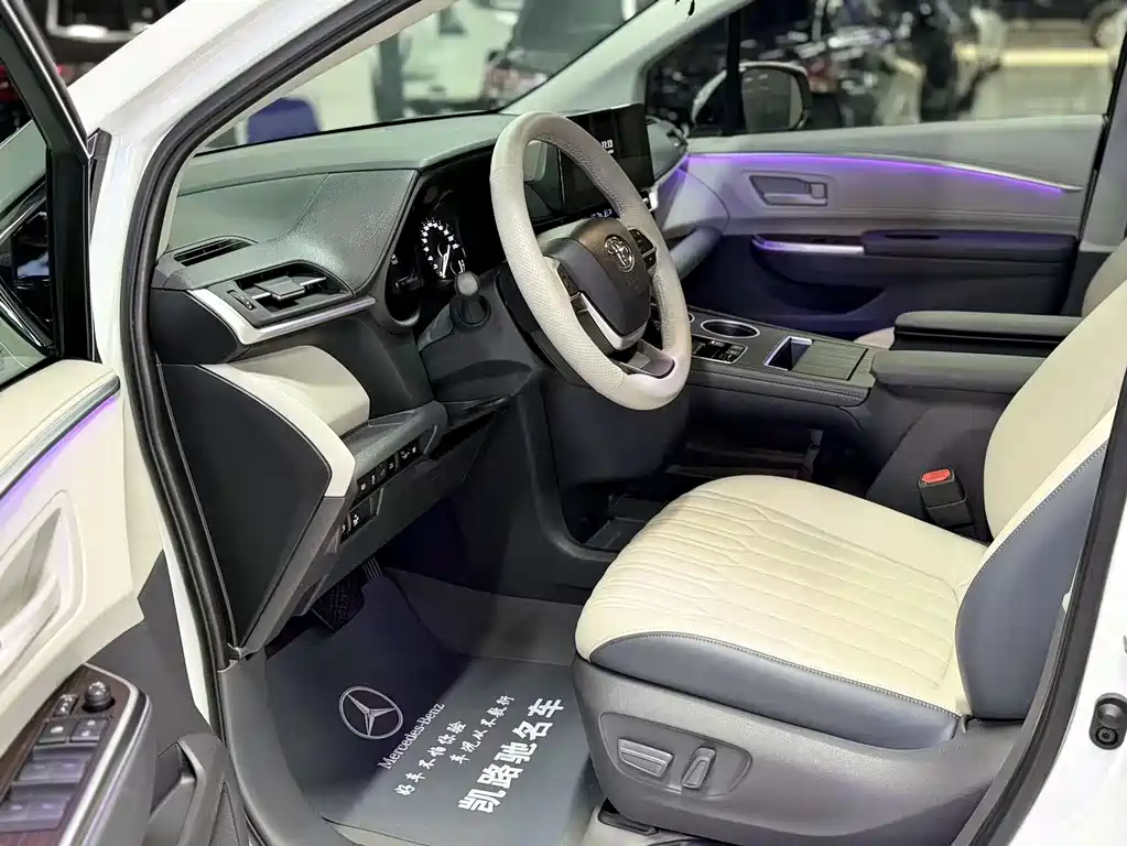 Toyota Sienna 2025