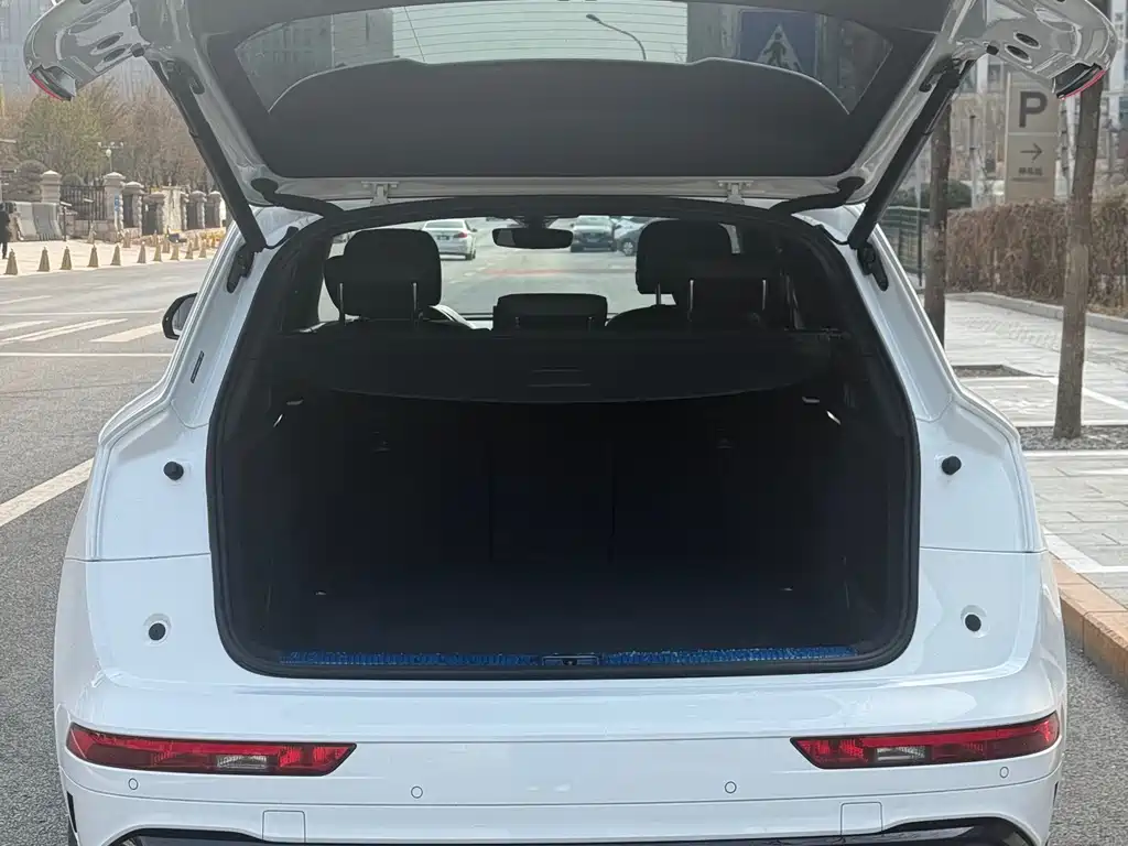 Audi Q5L 2023 — фото 21