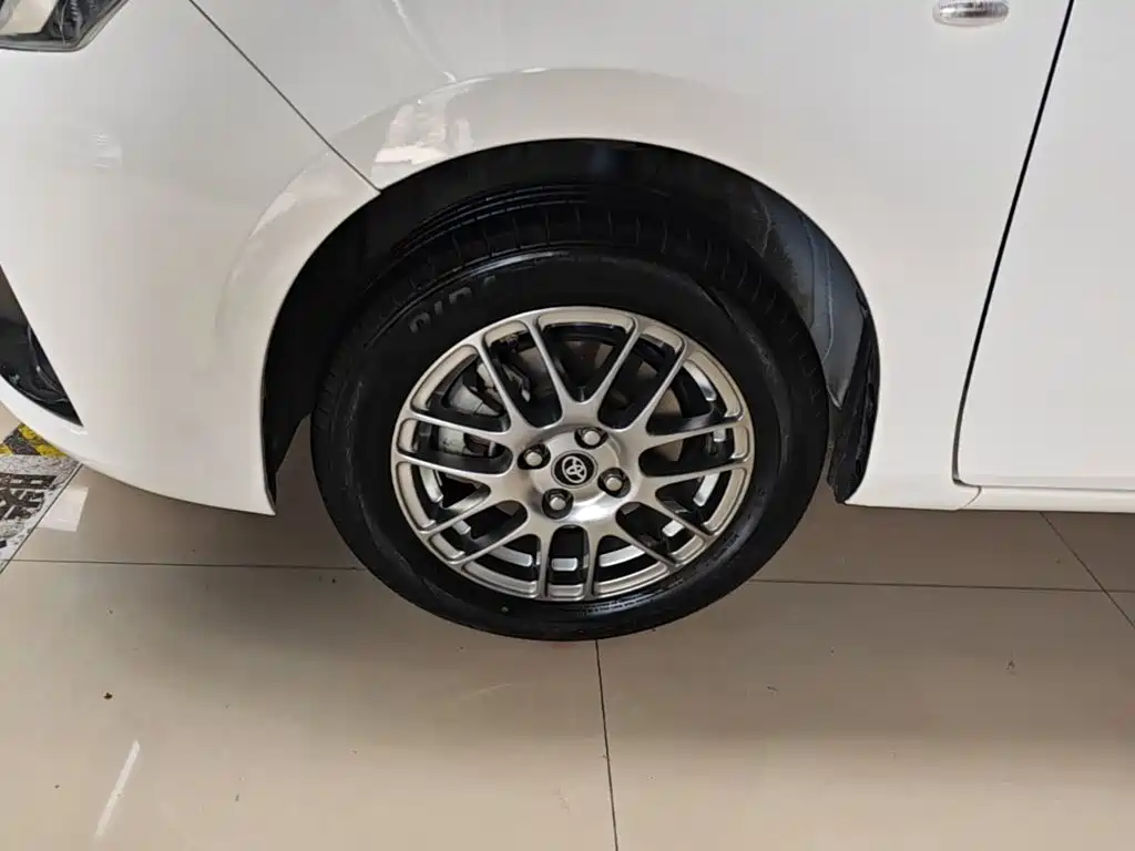 Toyota Yaris L 2021 — фото 23