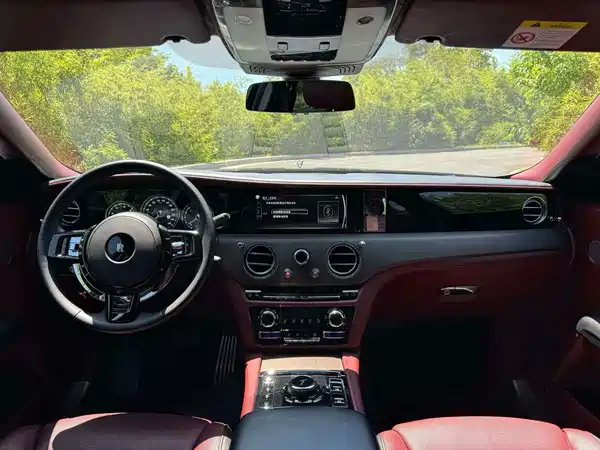 Rolls-Royce Ghost 2025