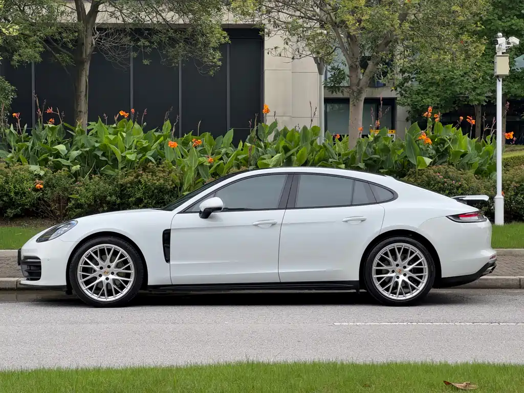 Porsche Panamera 2022