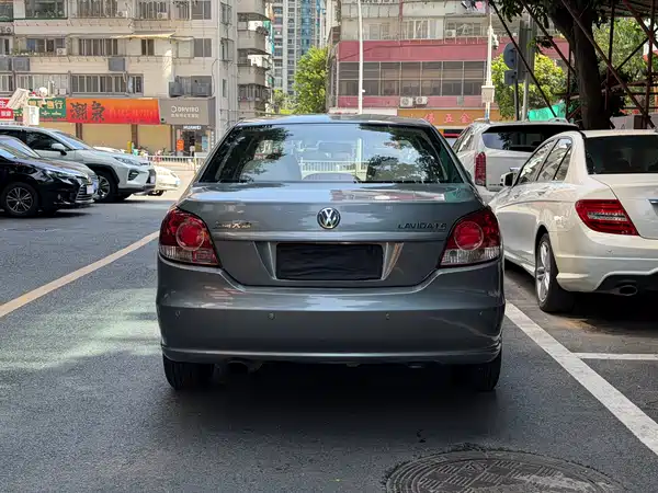 Volkswagen Lavida 2012