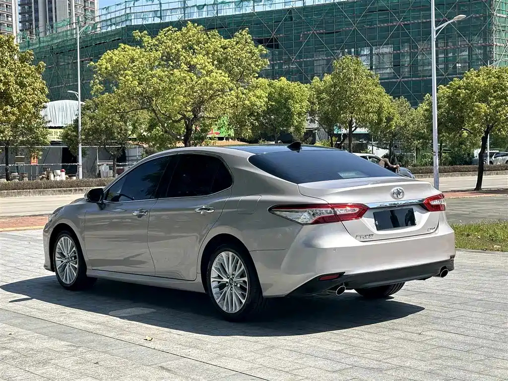 Toyota Camry 2019 — фото 10