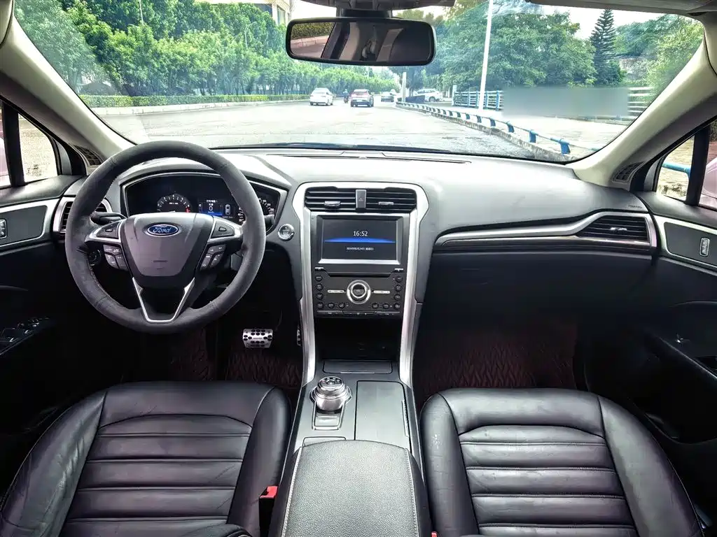 Ford Mondeo 2017 — фото 13