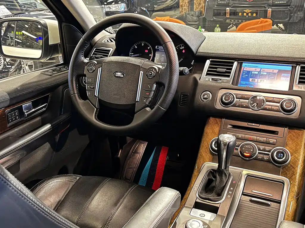 Land Rover Sport 2010 — фото 11