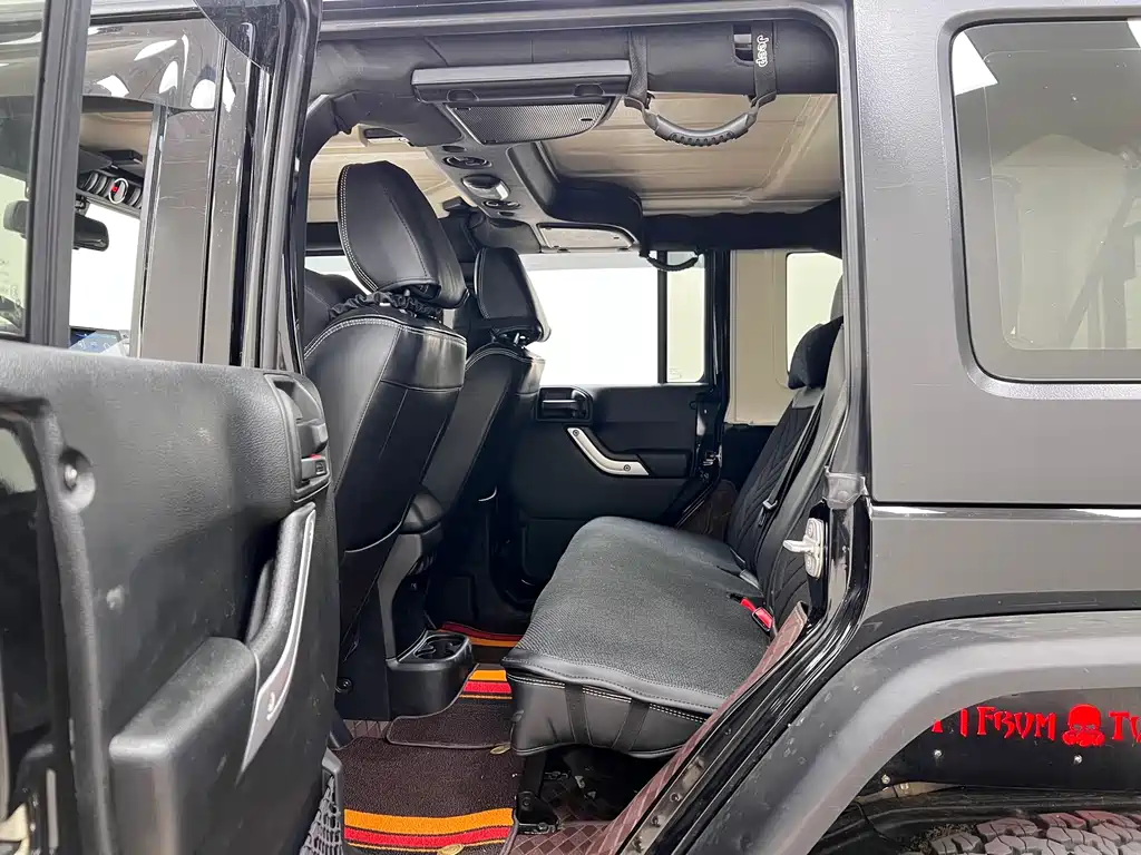Jeep Wrangler 2019 — фото 16