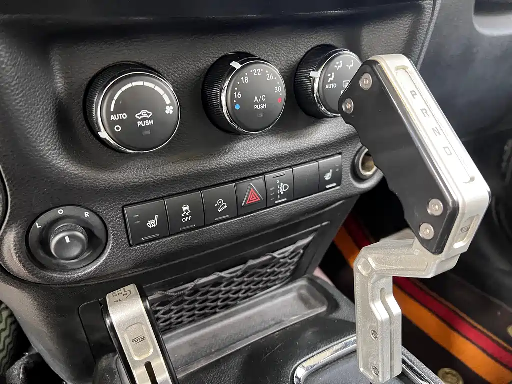 Jeep Wrangler 2019 — фото 27