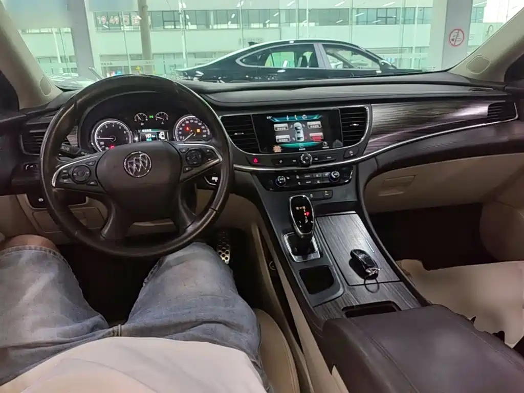 Buick LaCrosse 2017 — фото 10