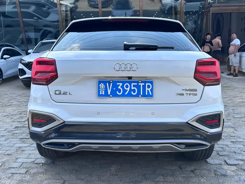 Audi Q2L 2023
