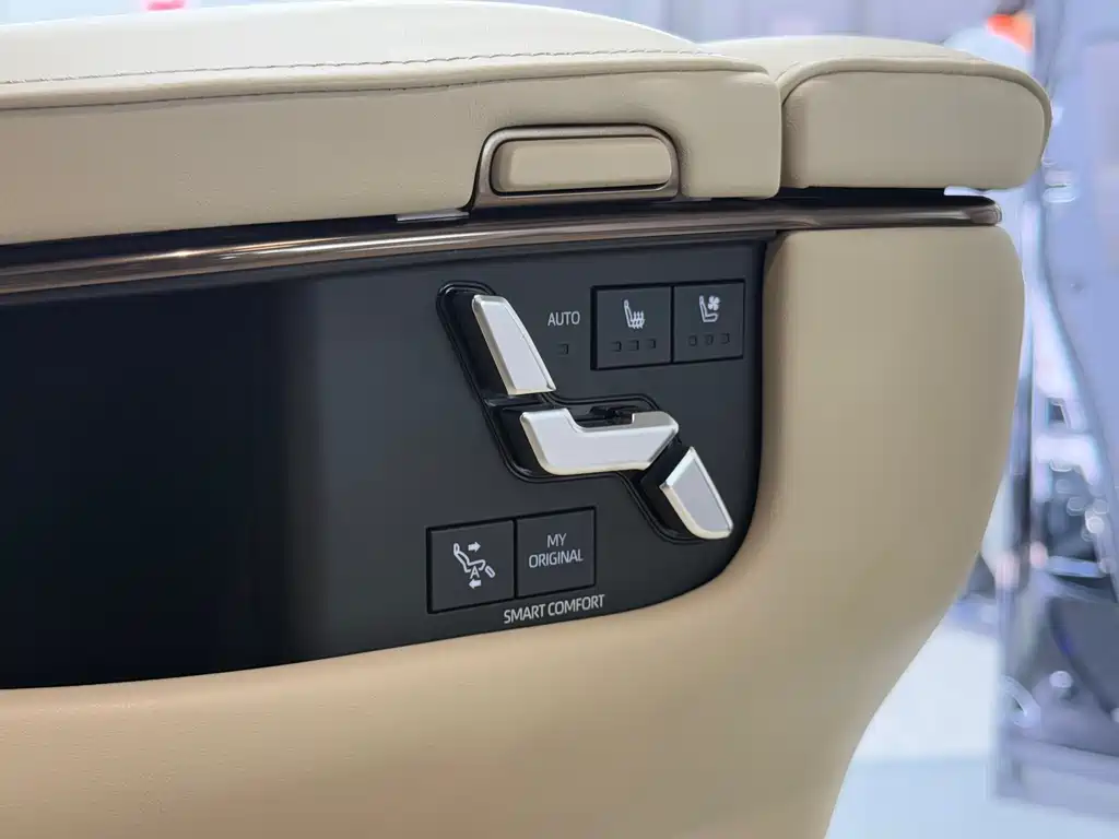 Toyota Alphard 2023 — фото 13