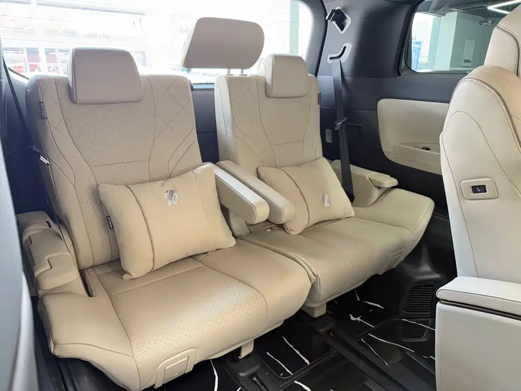 Toyota Alphard 2023 — фото 18