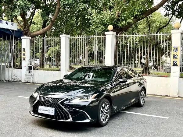 Lexus ES 2024