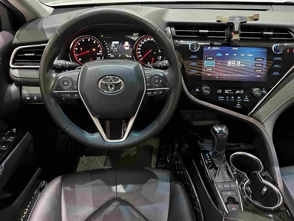 Toyota Camry 2021 — фото 9