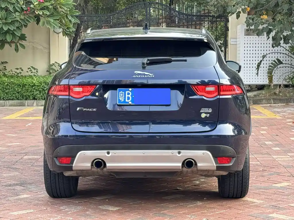 Jaguar F-PACE 2017 — фото 9