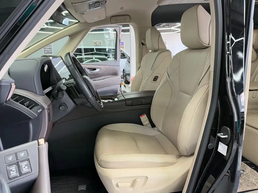 Toyota Alphard 2023 — фото 19