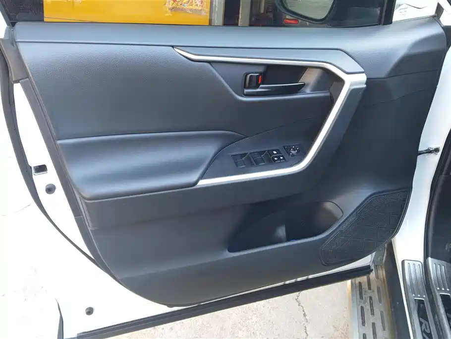 Toyota RAV4 2023