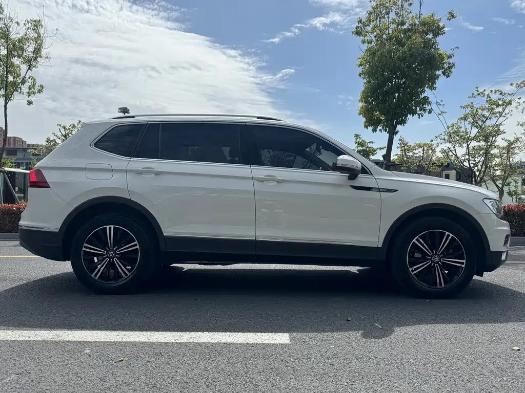 Volkswagen Tiguan L 2021 — фото 4