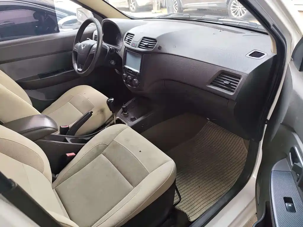 Wuling Hongguang 2015