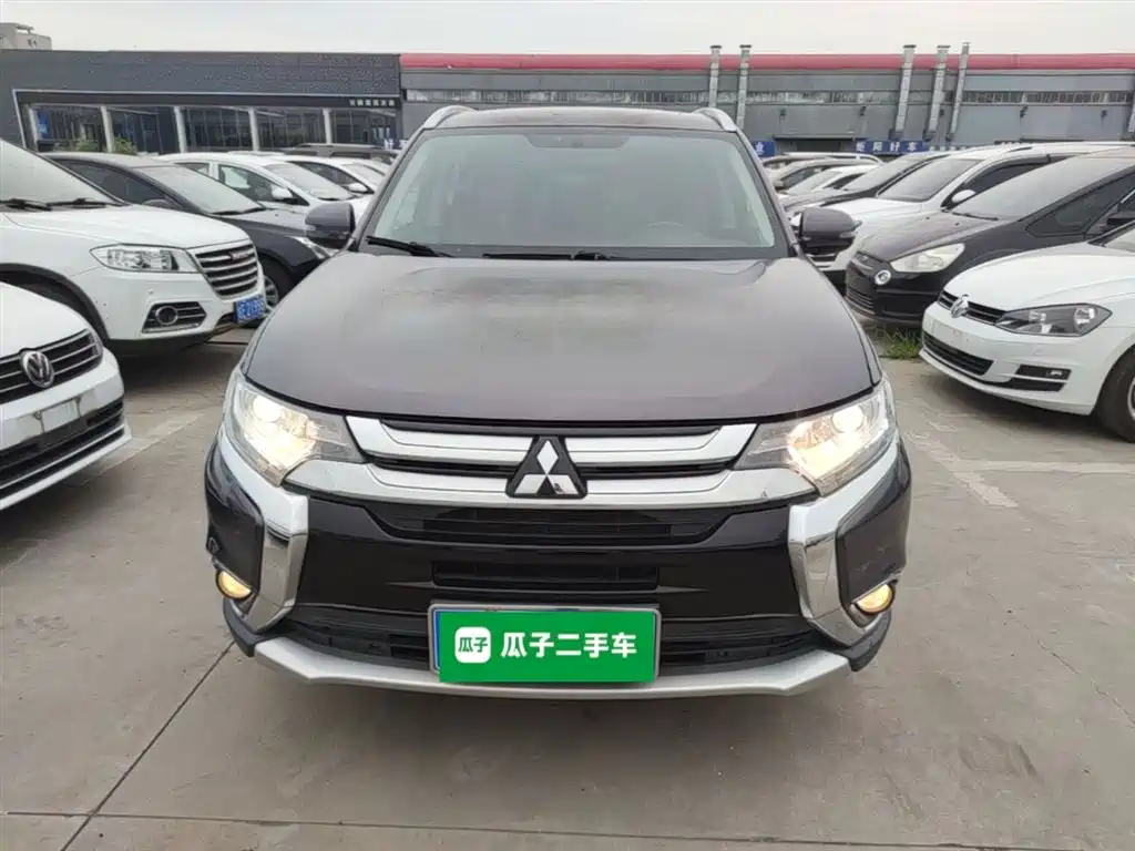 Mitsubishi Outlander 2018 — фото 3