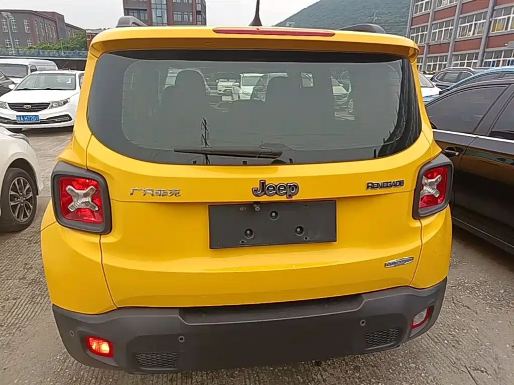 Jeep Renegade 2018 — фото 6
