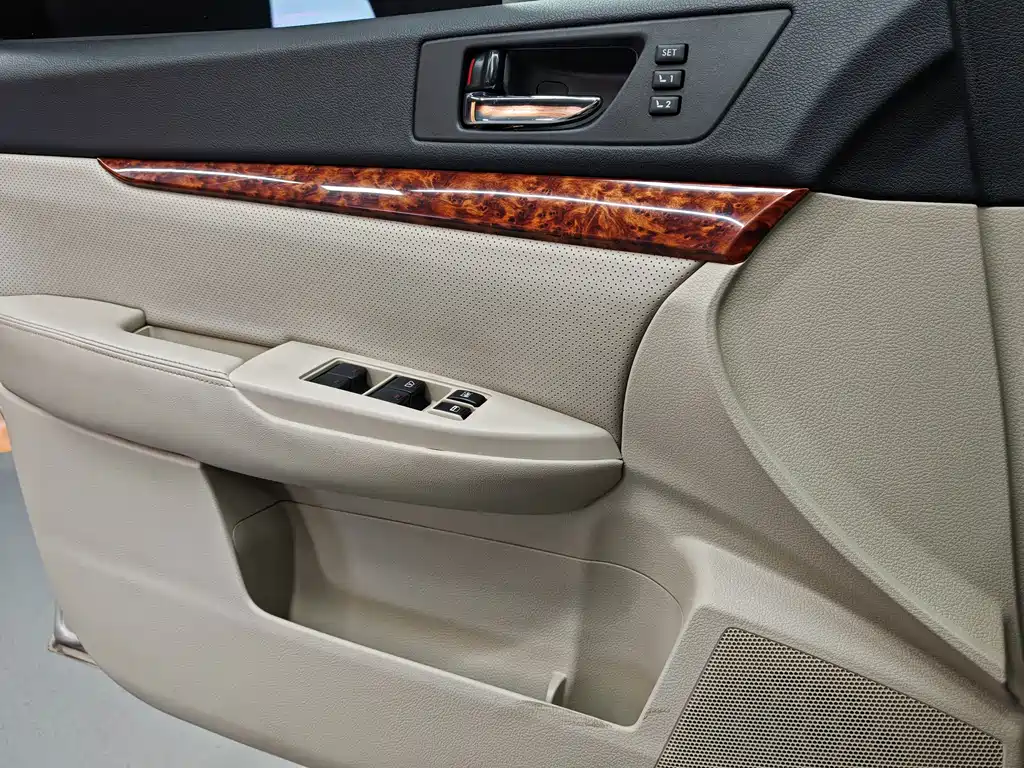 Subaru Outback 2011 — фото 20