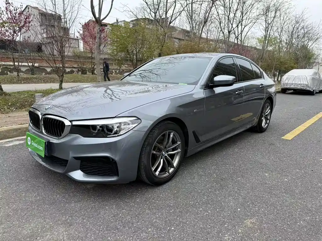 BMW 5 Series 2019 — фото 1