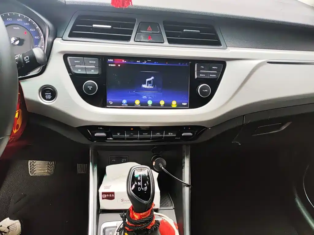 Geely Vision X3 2020 — фото 10