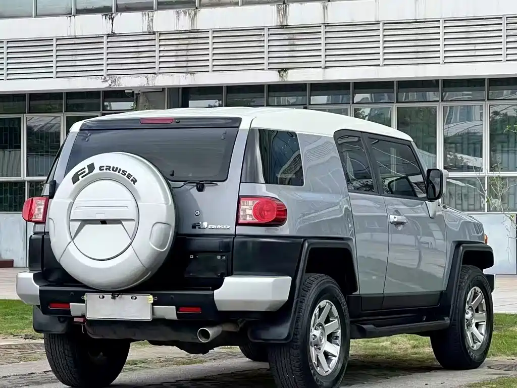 Toyota FJ Cruiser 2019 — фото 7